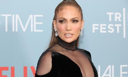 Presenta JLo a su hija con pronombre neutro