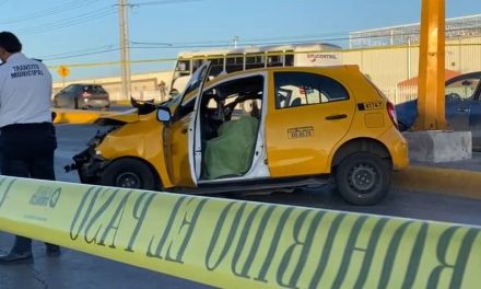 Saltillo: Taxista pierde la vida al ser impactado por una camioneta a la entrada de Teresitas
