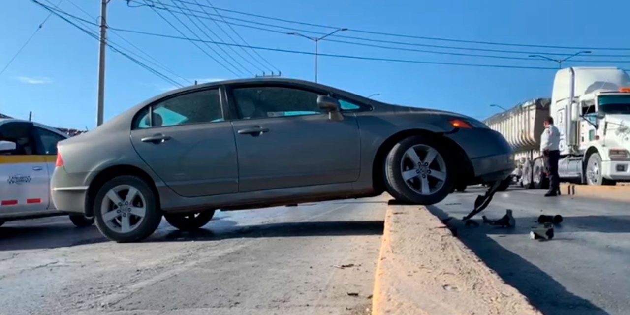 Sube su auto a la cuchilla en LEA y Nazario Ortiz