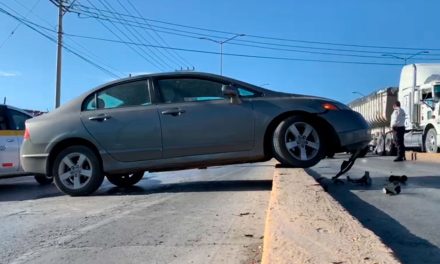 Sube su auto a la cuchilla en LEA y Nazario Ortiz
