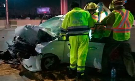 Trabajador foráneo dormita y se estrella; termina con fractura de tobillo
