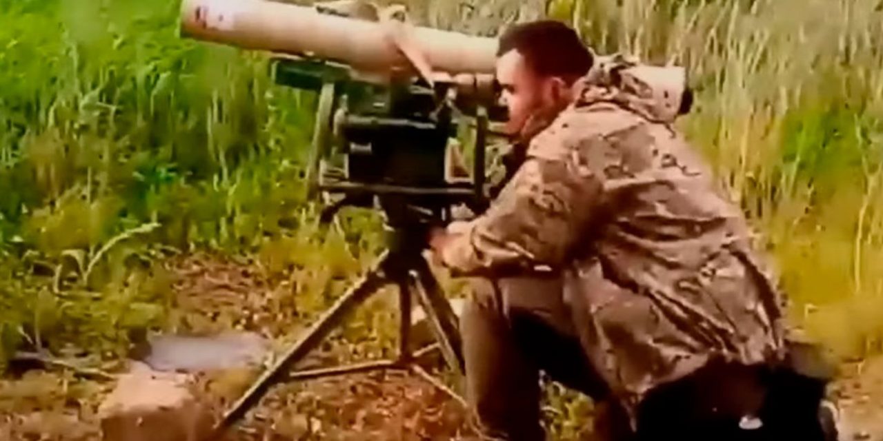 Soldado ucraniano apodado ‘Hulk’ explota un convoy de tanques rusos (video)