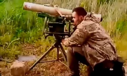 Soldado ucraniano apodado ‘Hulk’ explota un convoy de tanques rusos (video)