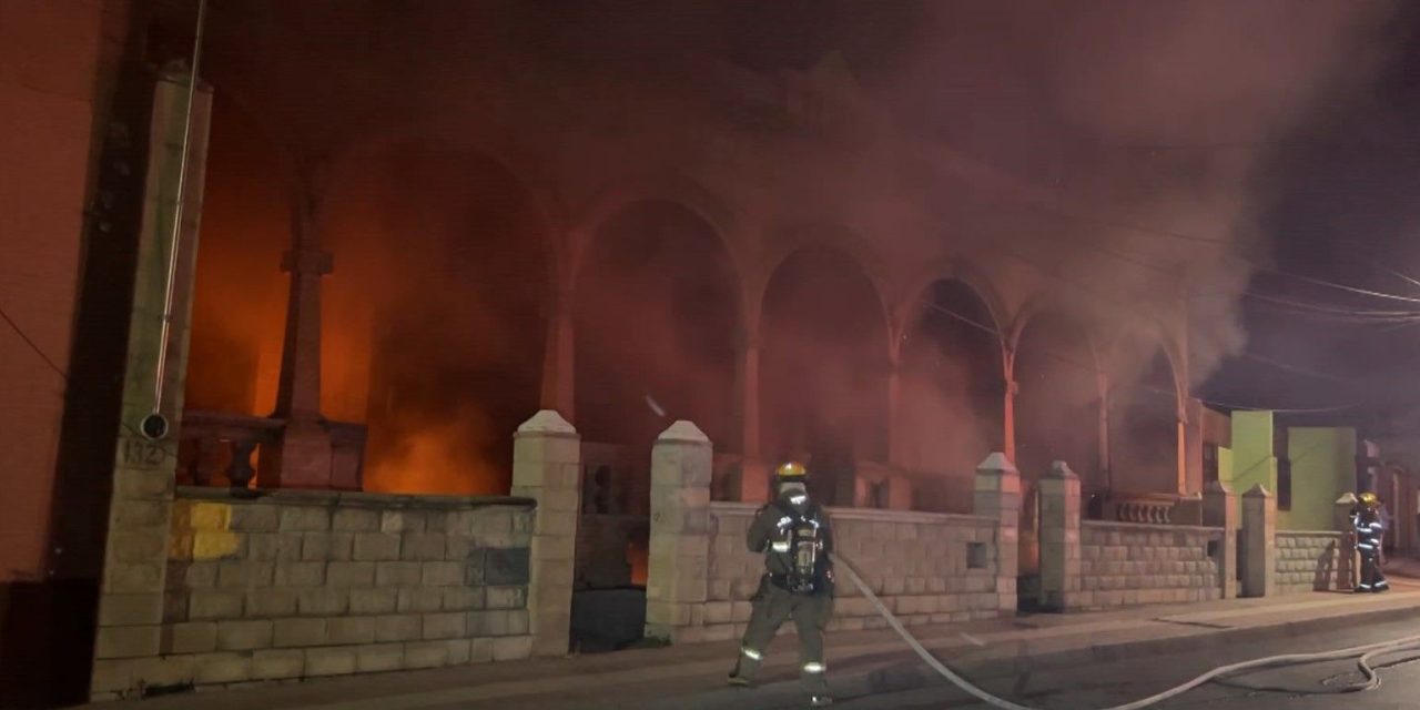Indigentes incendian casa abandonada en Saltillo