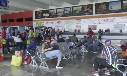 Migrantes abandonan Central de Autobuses de Saltillo
