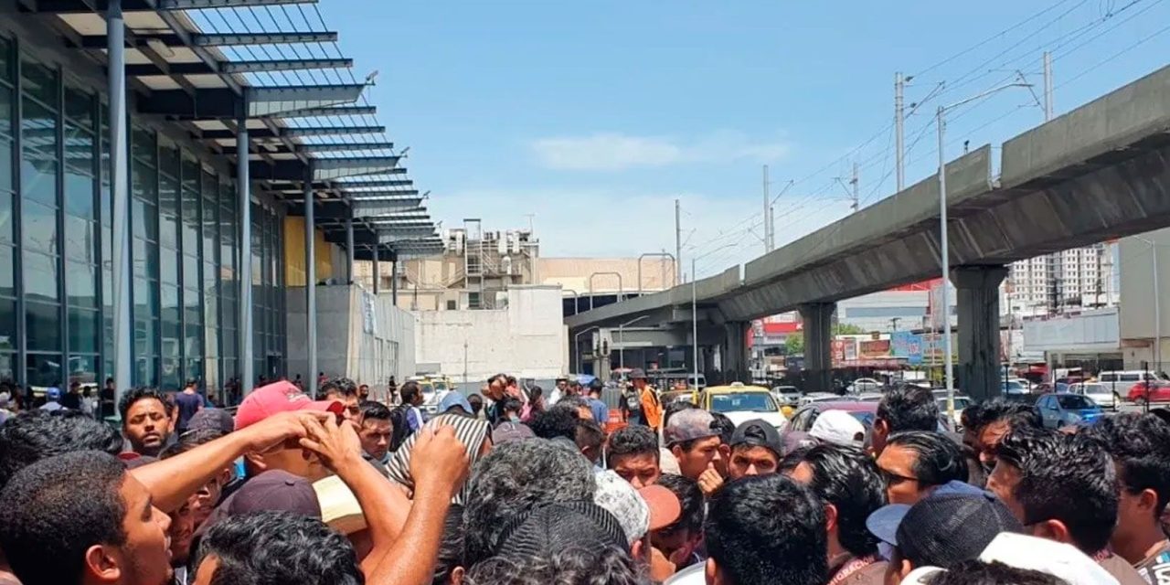 Trasladan a 176 migrantes hacia frontera de Coahuila con USA