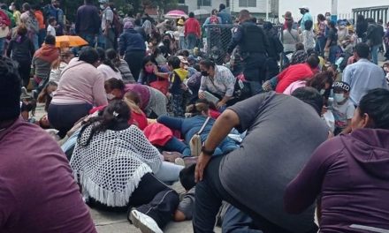 Reportan delicada a niña herida en balacera en centro de vacunación de Puebla