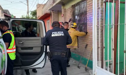 Rescatan a tres hijos que quedaron encerrados por su madre en Saltillo