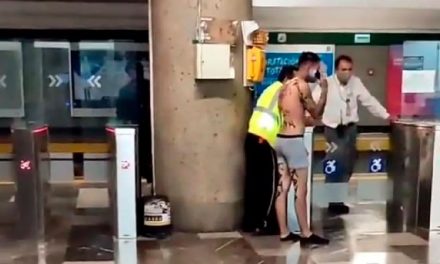 Por ratas: desnudan y rayan a jóvenes en estación de tren de Guadalajara (video)