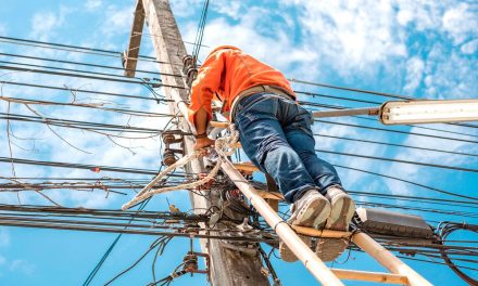 Cae de altura de tres metros trabajador de empresa de cable