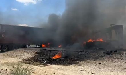 Ramos Arizpe: Mueren dos traileros, uno de ellos calcinado en choque frontal