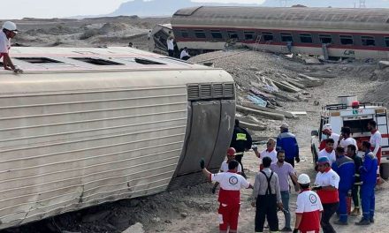 17 muertos y decenas de heridos al descarrilar tren en Irán