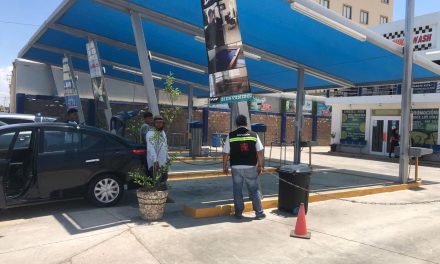 Por falta de permisos: Clausuran autolavado con venta de alcohol en Torreón
