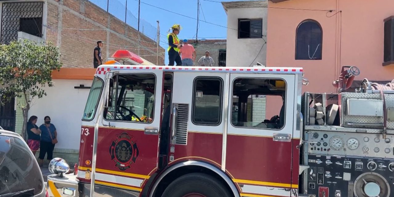 ¡Familia se lleva un fuerte susto! Lavadora provoca incendio en su casa en Saltillo