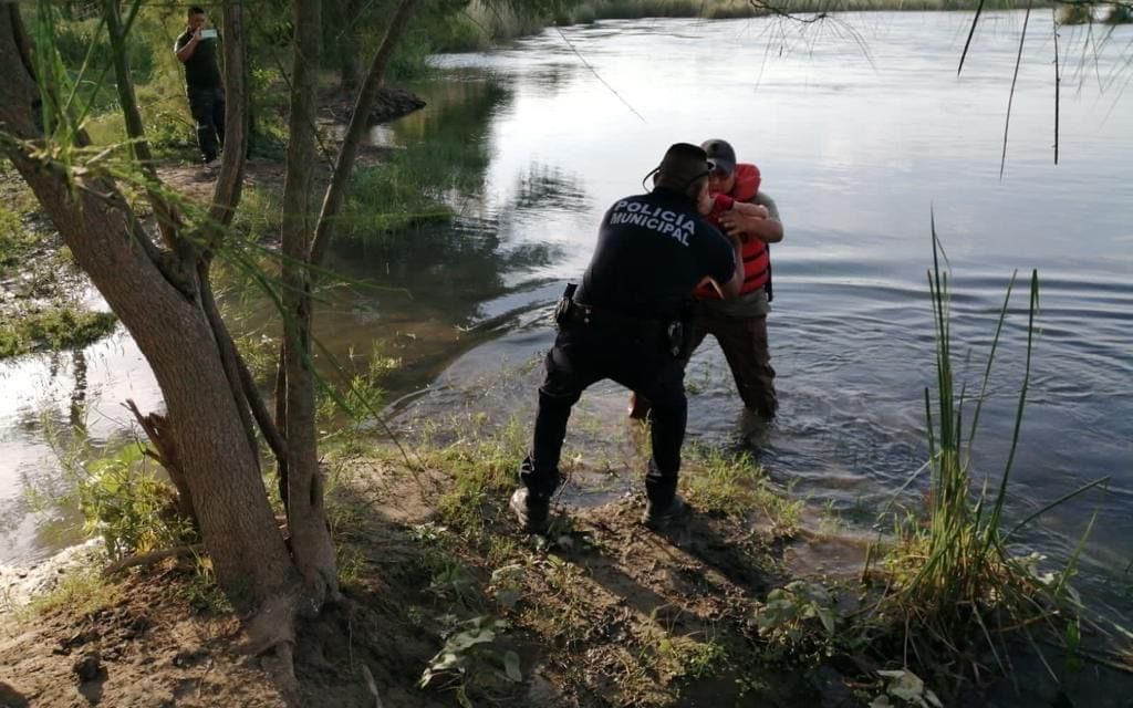 Salvan a dos menores de morir en el Río Bravo