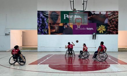 Basquetbolistas del DIF sostienen encuentro en Parras de la Fuente