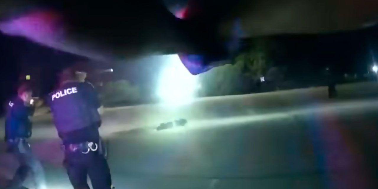Agentes disparan más de 60 veces a un joven afroamericano (video)