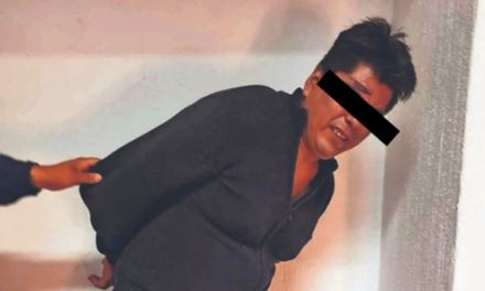 Detienen a sujeto mientras atacaba sexualmente a una mujer en un camión en la CDMX