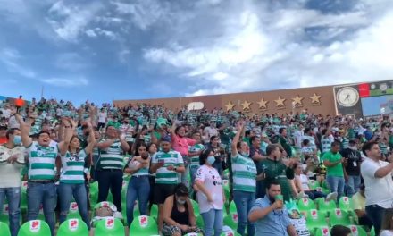 ‘Tenemos agua y ustedes no’, grita en burla la porra de Santos a Rayados
