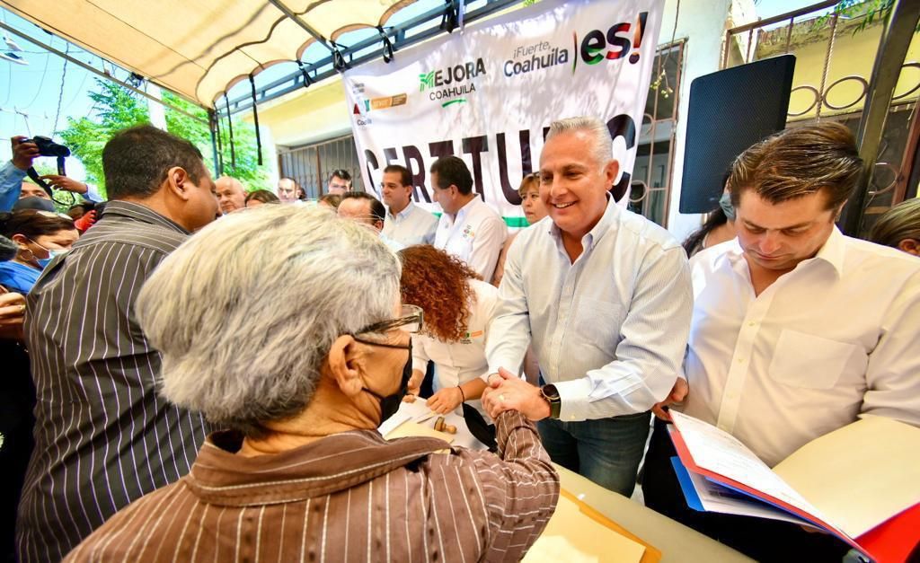 Llevan módulo de escrituración a colonia Las Julietas de Torreón