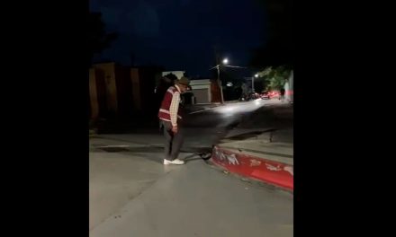 Captan a funcionario de Morena cayéndose de borracho en el centro de Saltillo (video)