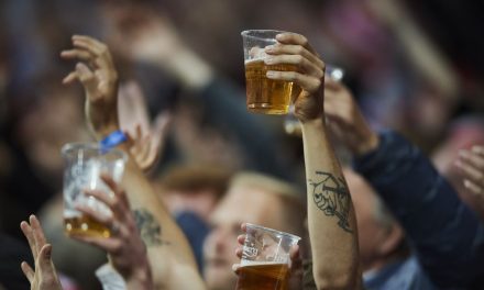 Intentarán prohibir la venta de cerveza en los estadios de futbol en México
