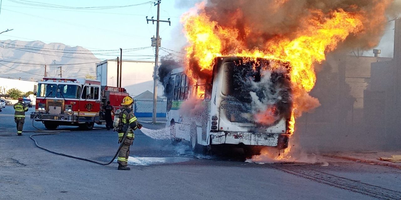 Ruta 13B arde en llamas en calles de Saltillo
