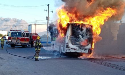 Ruta 13B arde en llamas en calles de Saltillo