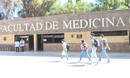 Pasantes de medicina en Saltillo han recibido amenazas en sus estadías