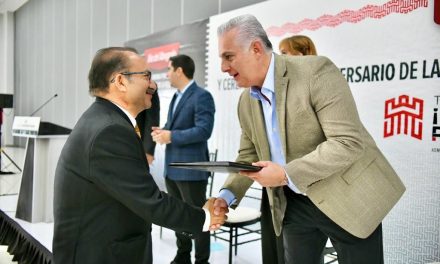Abogados reconocen a Román Cepeda en Torreón
