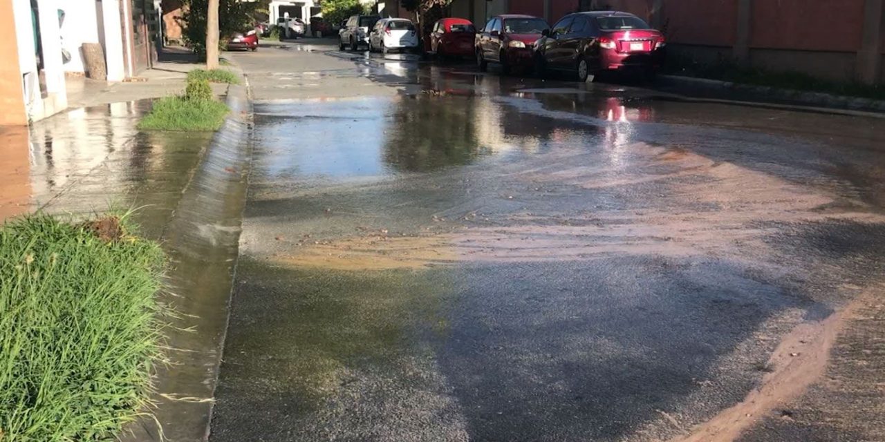 Saltillo: Se fugan miles de litros de agua potable