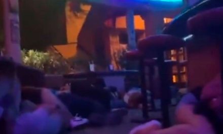 Ejecutan a un hombre en el estacionamiento de un bar en Guaymas (video)