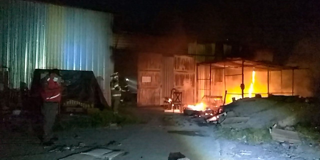 Saltillo: Incendio en taller de V. Carranza causa alarma