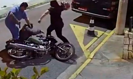 Venías muy lion: pareja golpea y somete a ladrón que los quiso asaltar (video)