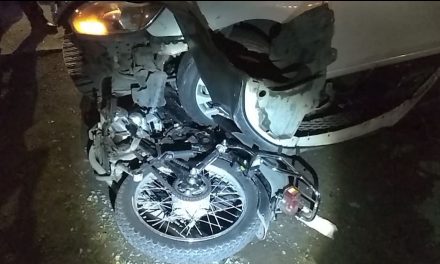 Arrolla a pareja que iba en motocicleta sobre bulevar Antonio Cárdenas en Saltillo
