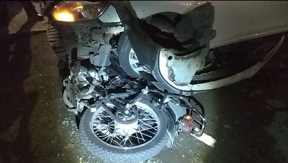 Arrolla a pareja que iba en motocicleta sobre bulevar Antonio Cárdenas en Saltillo