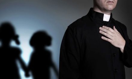 Vinculan a proceso a pastor por violar a 2 niñas de 7 y 8 años en Michoacán