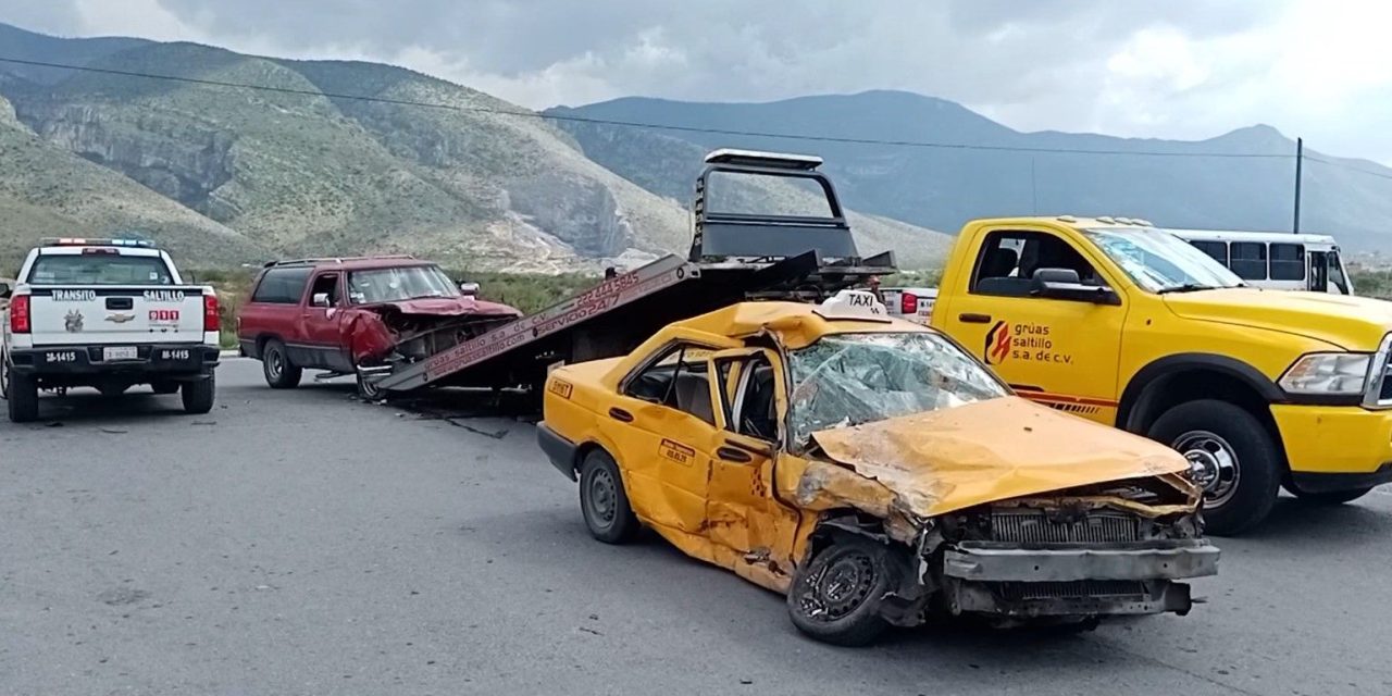 Taxista provocó aparatoso accidente en Saltillo