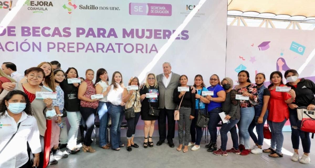 Chema Fraustro apoya a mujeres en Saltillo
