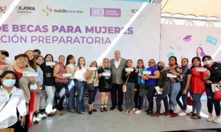Chema Fraustro apoya a mujeres en Saltillo
