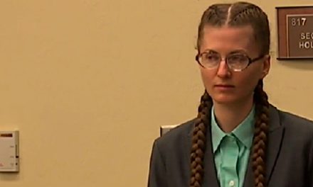Mujer vegana es acusada de matar a su hijo de hambre