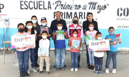 Entregan mil 500 paquetes de útiles escolares en Acuña