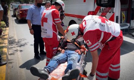 Joven corre en bulevar V. Carranza sin fijarse y es atropellado en Saltillo