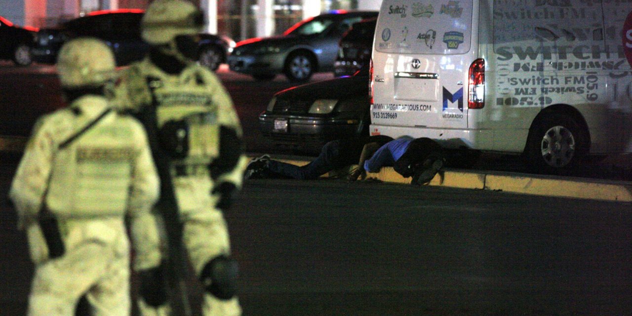 ¡Terror en Ciudad Juárez! jornada de violencia deja al menos 11 muertos y negocios destruidos (Videos)