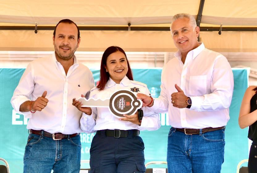 Alcalde de Torreón entrega patrullas a Parras de la Fuente