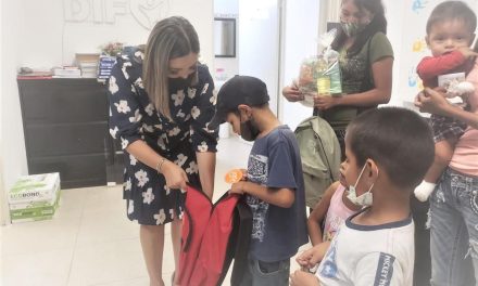 Continúa DIF programa de apoyo a la educación en Acuña
