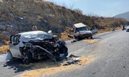 Última Hora: Mueren dos personas en accidente sobre la carretera a Monclova (Video)