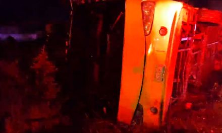 Autobús de turistas vuelca en la México-Puebla y deja 42 lesionados