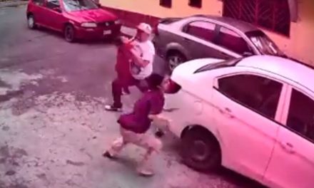Padres se descuidan y atropellan a pequeñito en el Edomex (video)