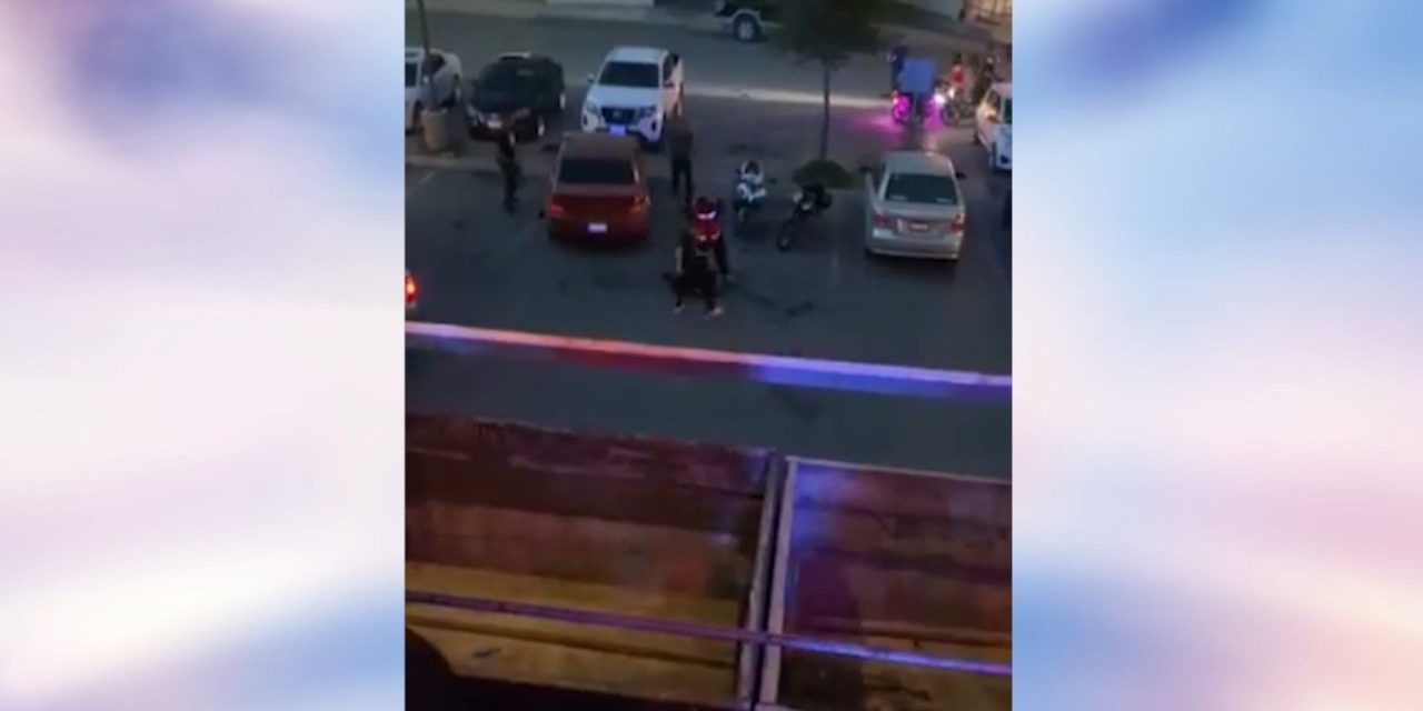 Saltillo: De nueva cuenta exhiben golpiza al exterior del Sayu… habrían sido elementos de seguridad (video)